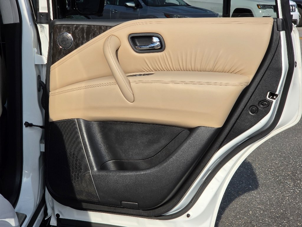 Used 2023 Aspen White TriCoat Nissan Platinum image 33