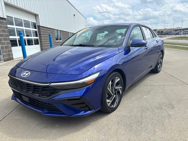 Used 2025 Blue Hyundai Limited image 4