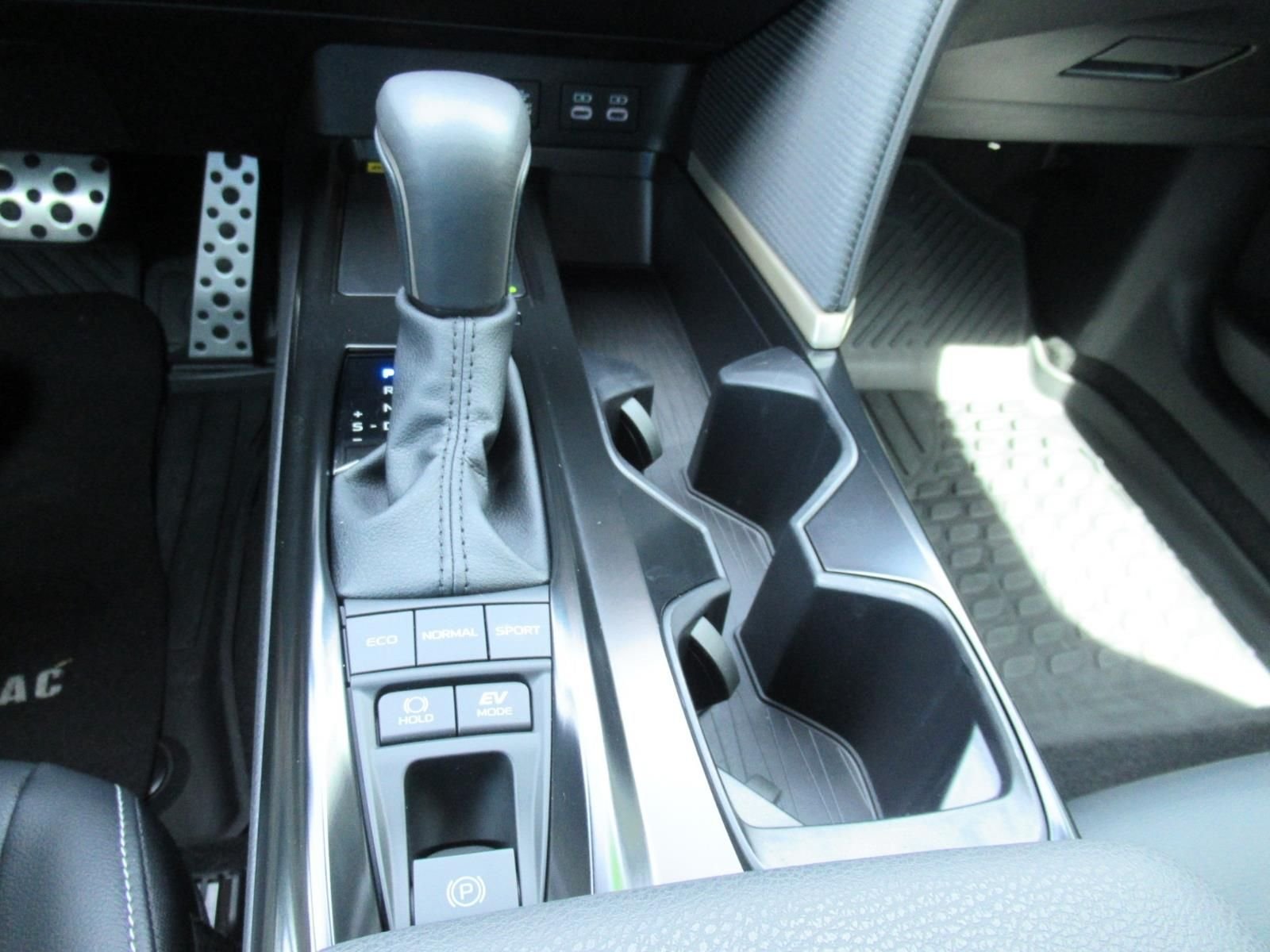 Used 2026  Toyota SE image 27