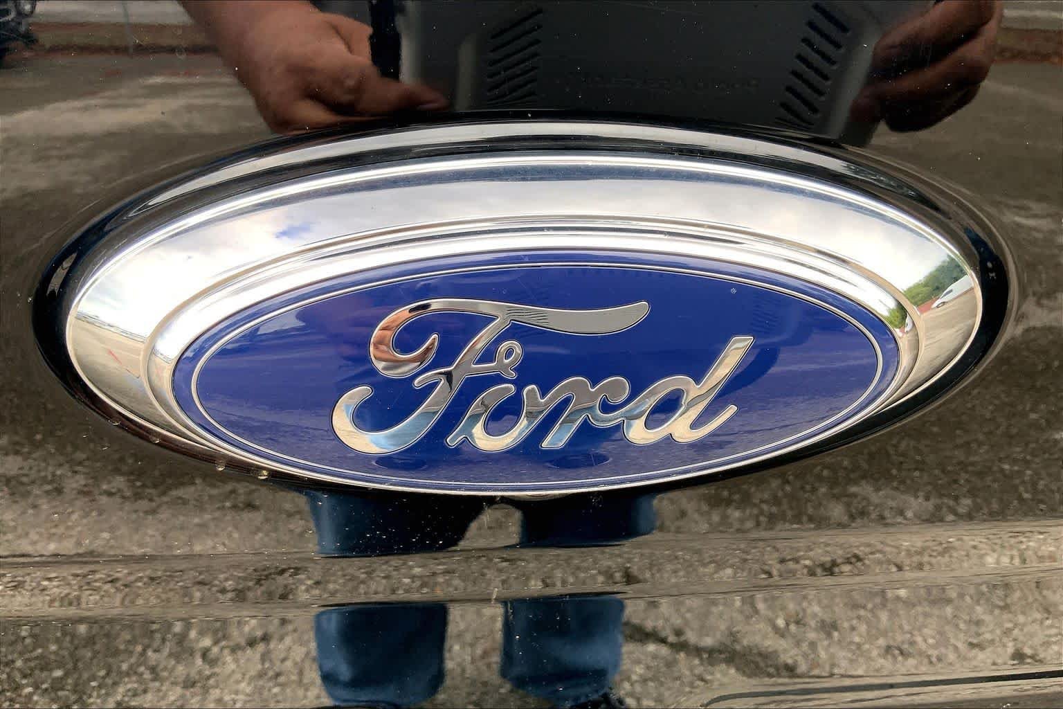 Used 2021 Shadow Black Ford LARIAT image 31