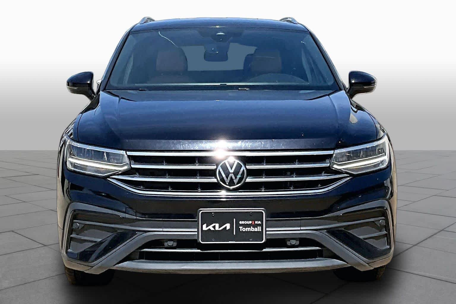 Used 2023 Deep Black Pearl Volkswagen SE image 6