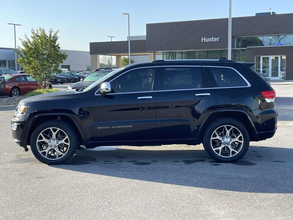 Used 2020 Diamond Black Crystal Pearlcoat Jeep Overland image 26