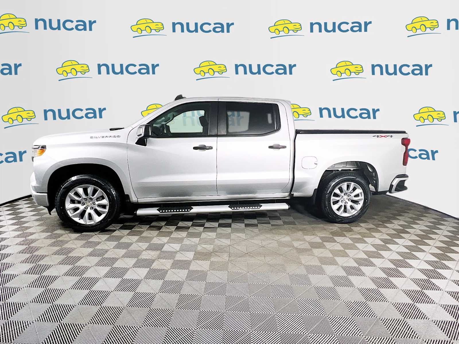 Used 2022 Silver Ice Metallic Chevrolet Custom image 4