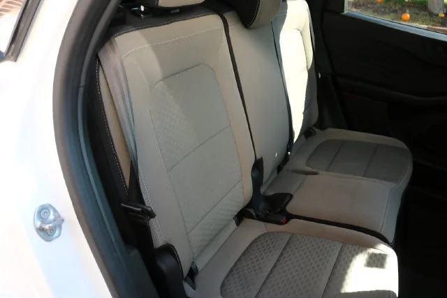 Used 2022 White Metallic Ford SE image 40