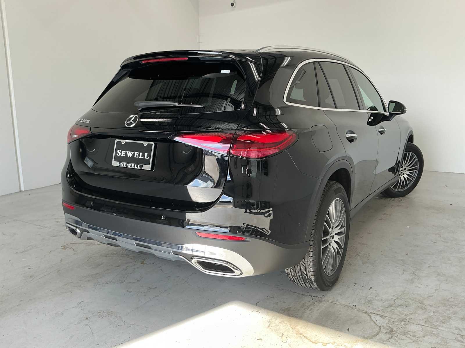 Certified Used 2026 Black Mercedes-Benz GLC 300 image 4