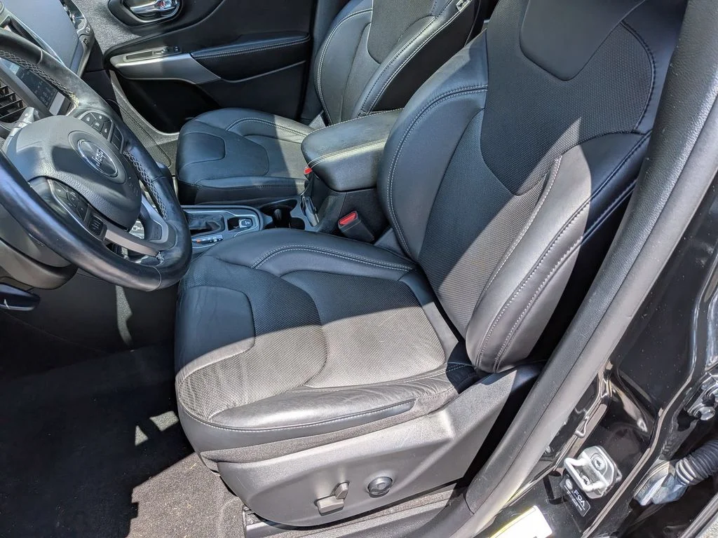 Used 2021 Black Jeep Latitude Lux image 23