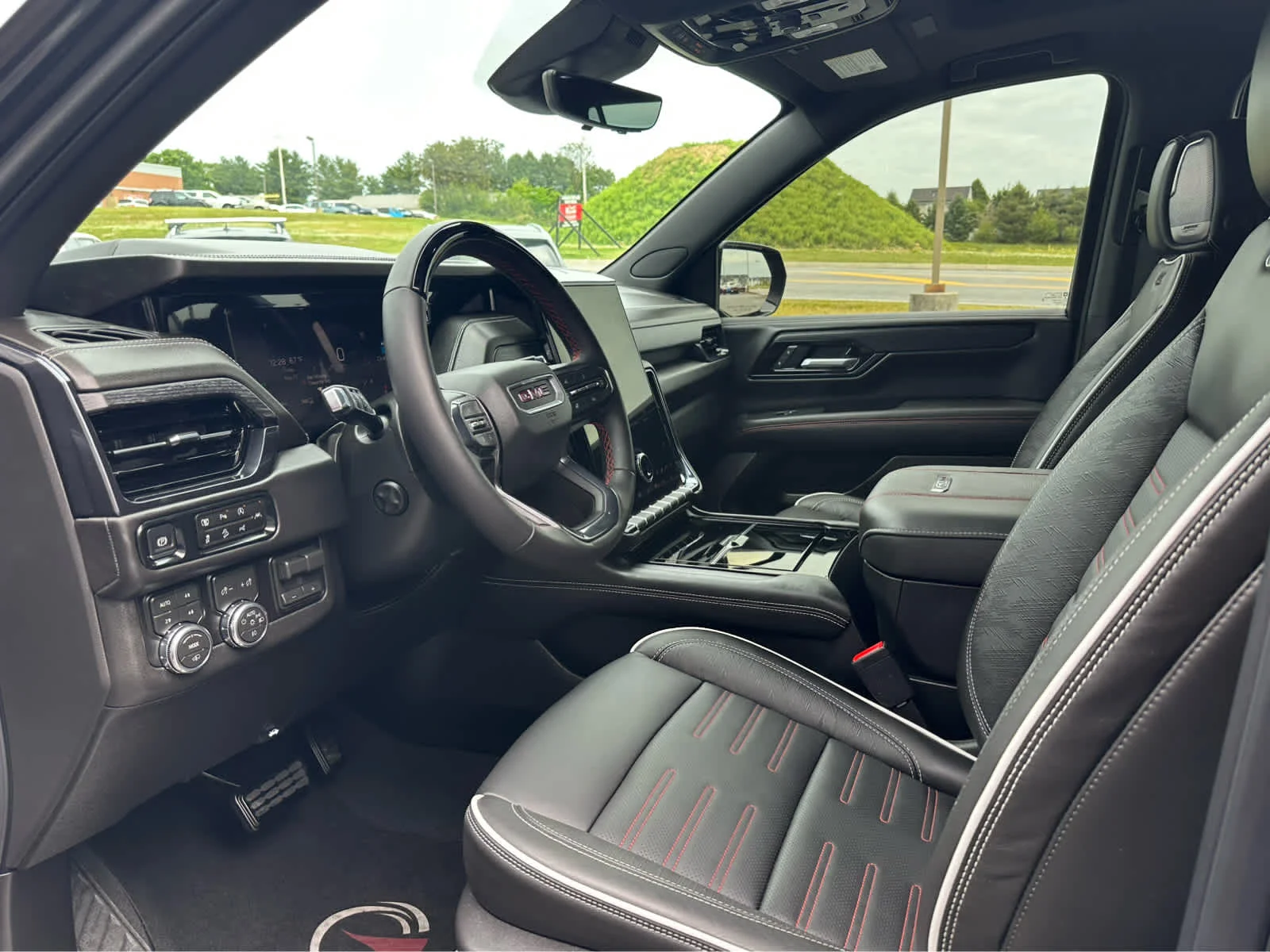 Used 2026 Onyx Black GMC AT4 Ultimate image 9