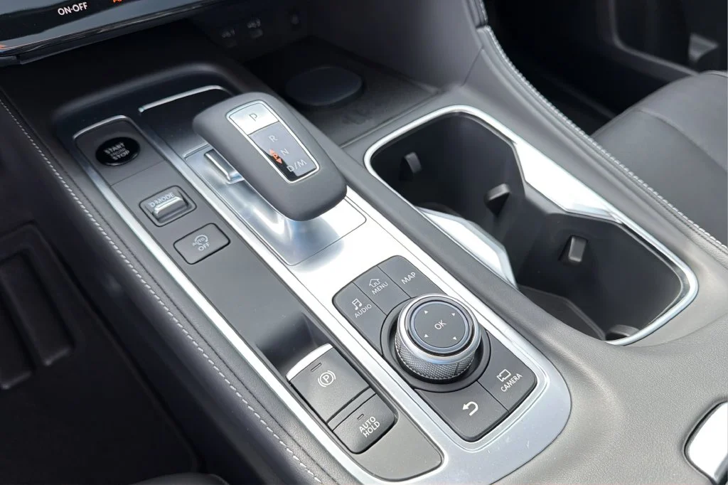 New 2027 RADIANT WHITE INFINITI Luxe FWD image 30
