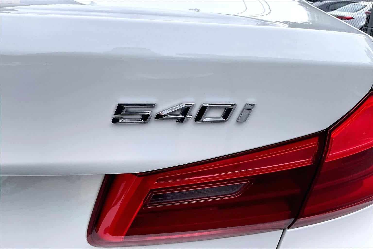 Used 2019 Alpine White BMW 540i xDrive image 10