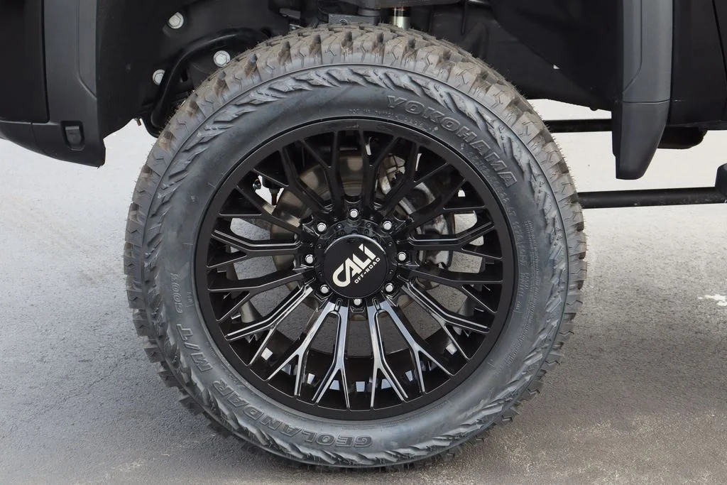 Used 2025 Black GMC Denali image 35
