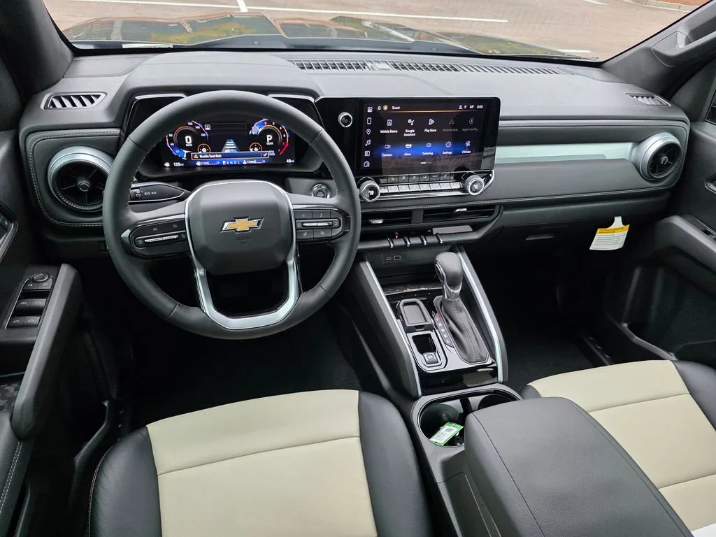 2025 Chevrolet Colorado LT - Photo 18