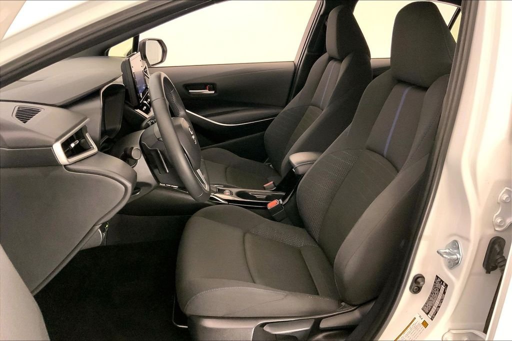 Used 2022 White Toyota SE image 13