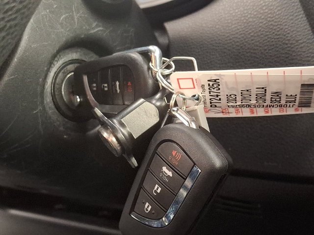 Used 2025  Toyota LE image 27