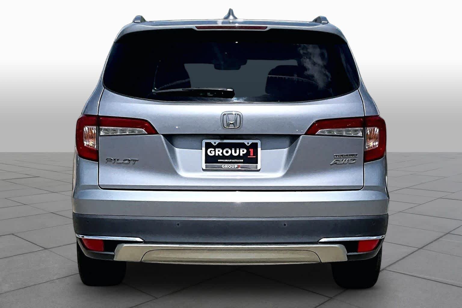 Used 2019 Lunar Silver Metallic Honda Touring 8-Passenger image 5