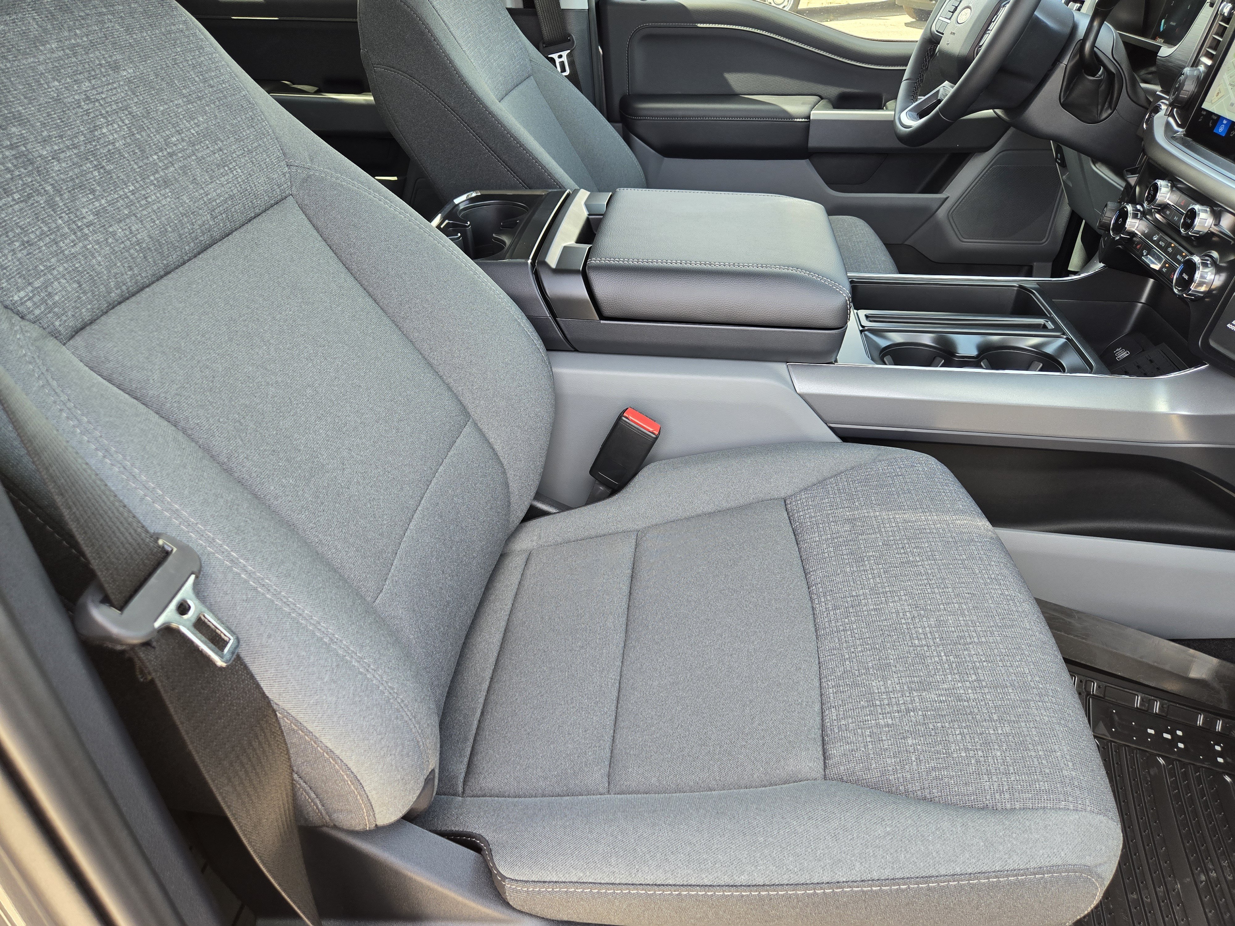New 2026 Carbonized Gray Metallic Ford XLT image 9