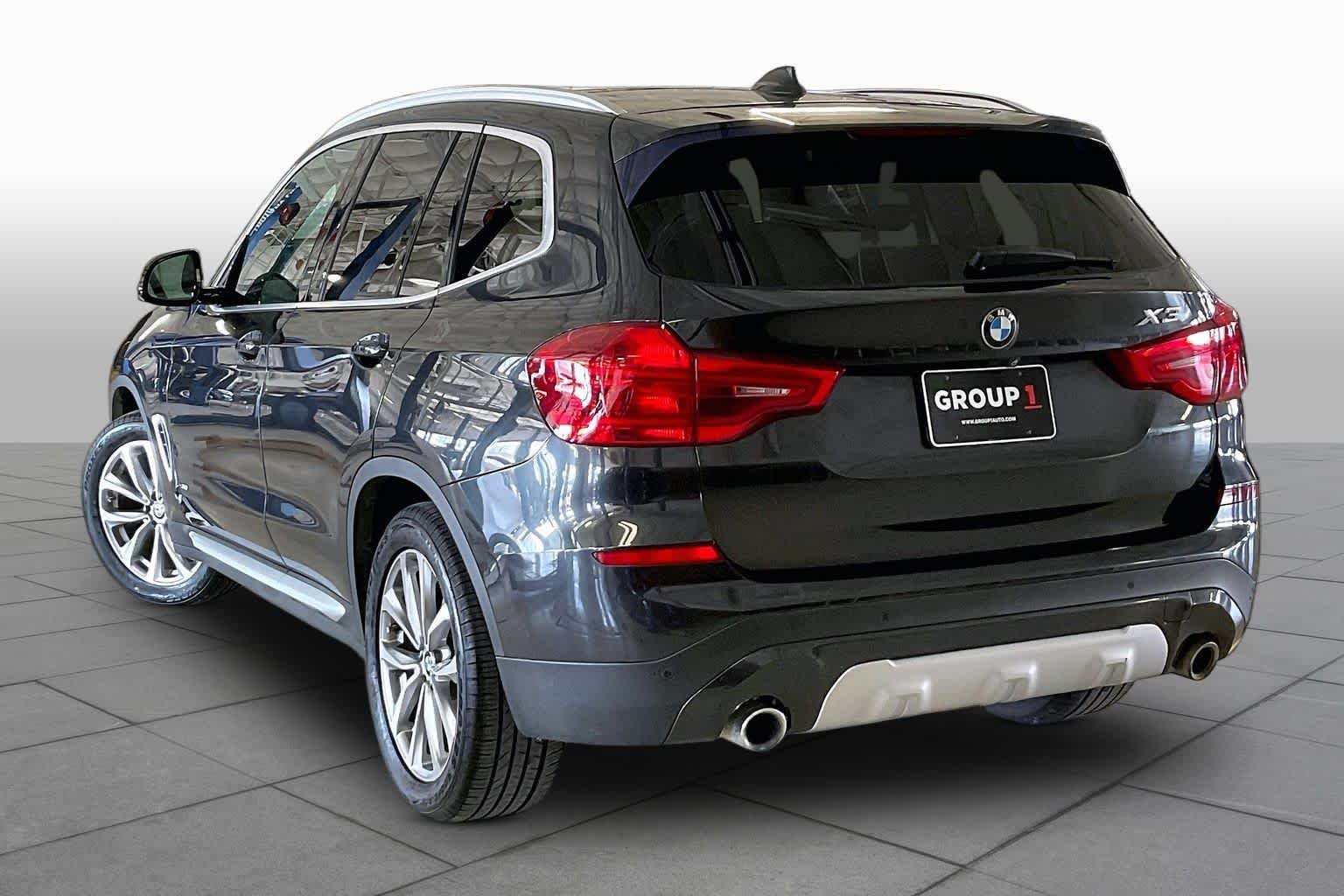 Used 2018 Dark Graphite Metallic BMW xDrive30i image 11