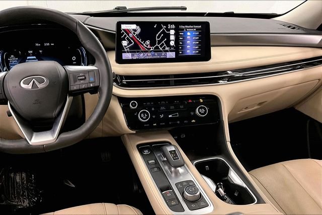 Used 2024 Majestic White INFINITI LUXE image 7