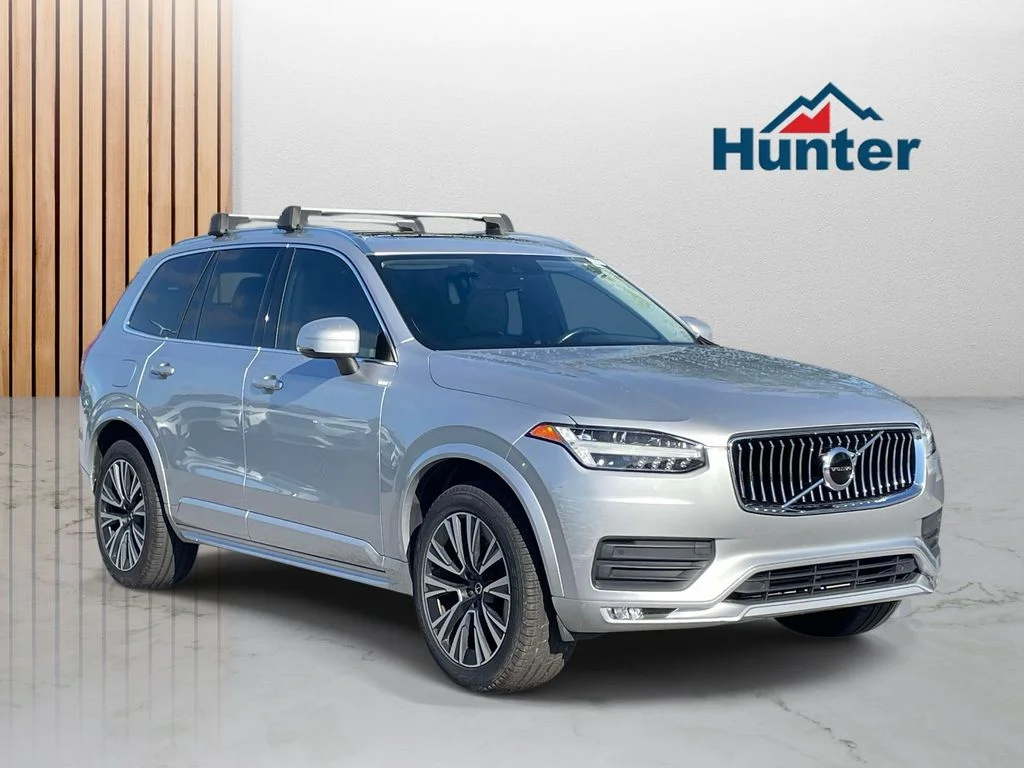 Used 2020 Bright Silver Metallic Volvo Momentum image 1