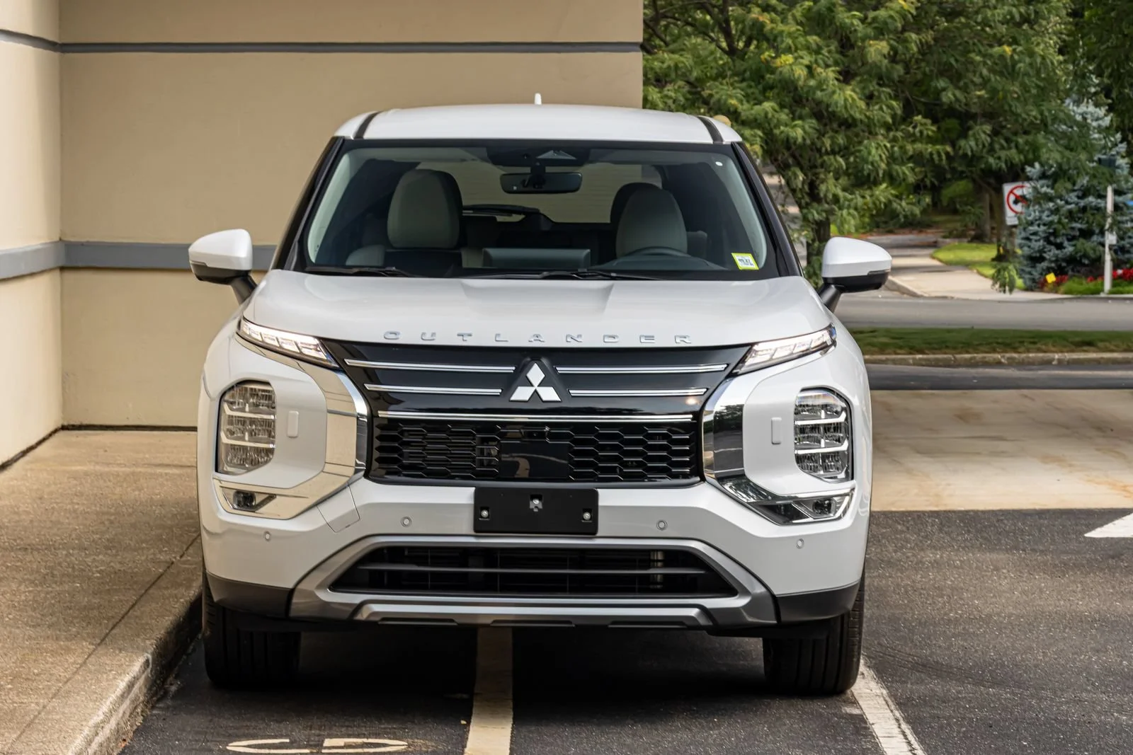 New 2026 White Mitsubishi SE image 2