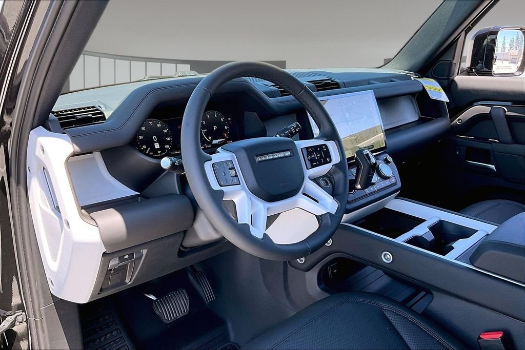 New 2026 SANTORINI BLACK Land Rover X-Dynamic SE image 7
