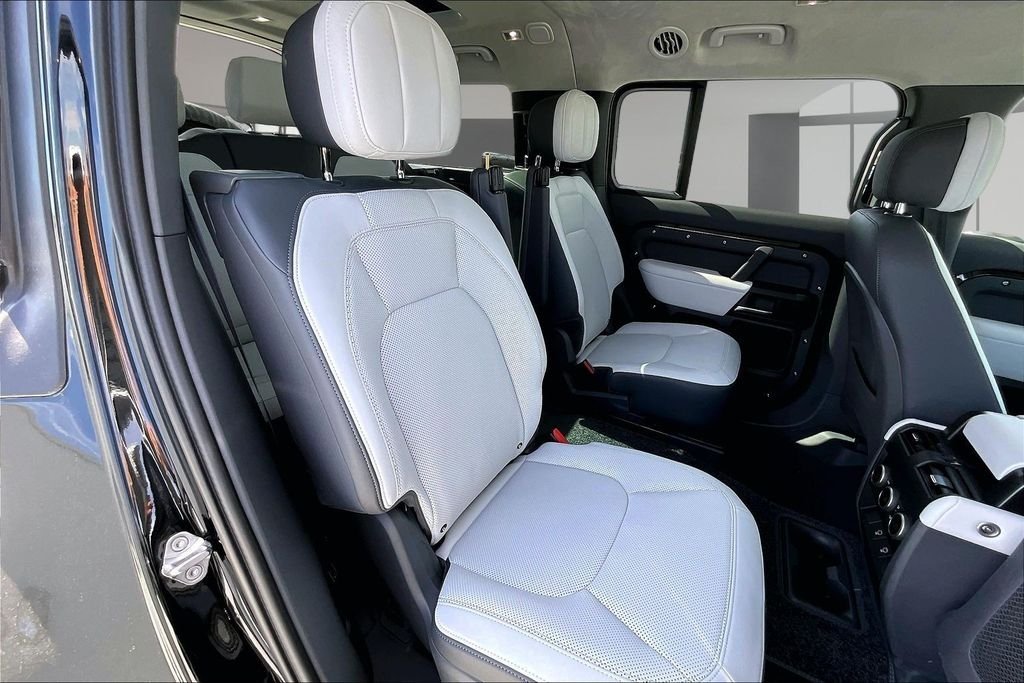 2025 Land Rover Defender V8 - Photo 10