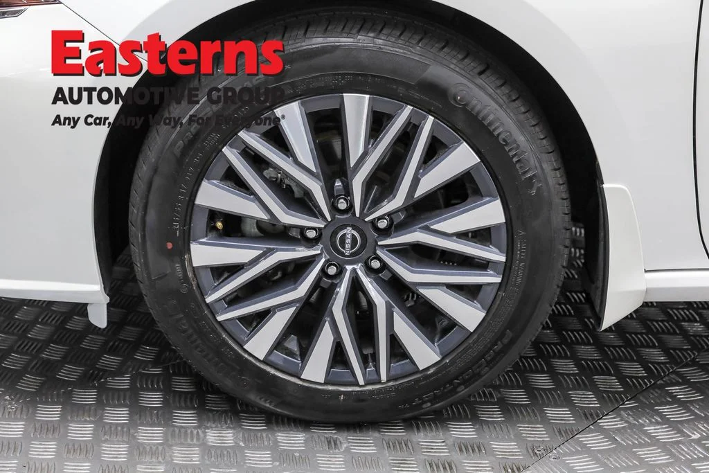 Used 2024 White Nissan 2.5 SV image 32