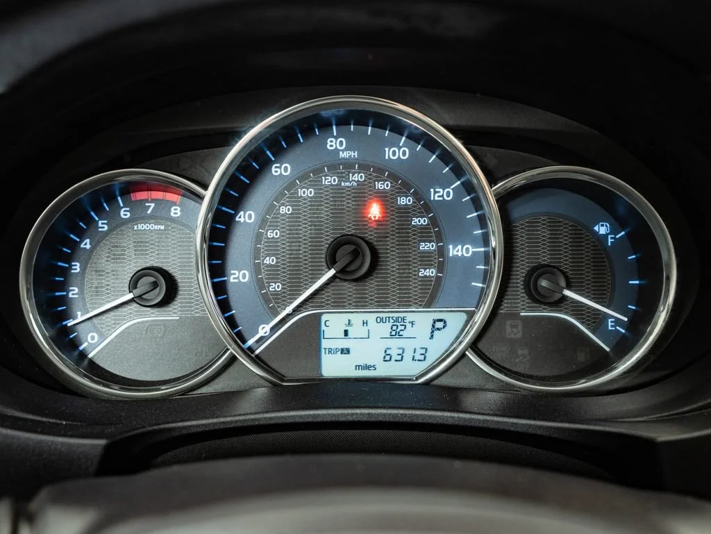 Used 2015 Slate Metallic Toyota LE image 29