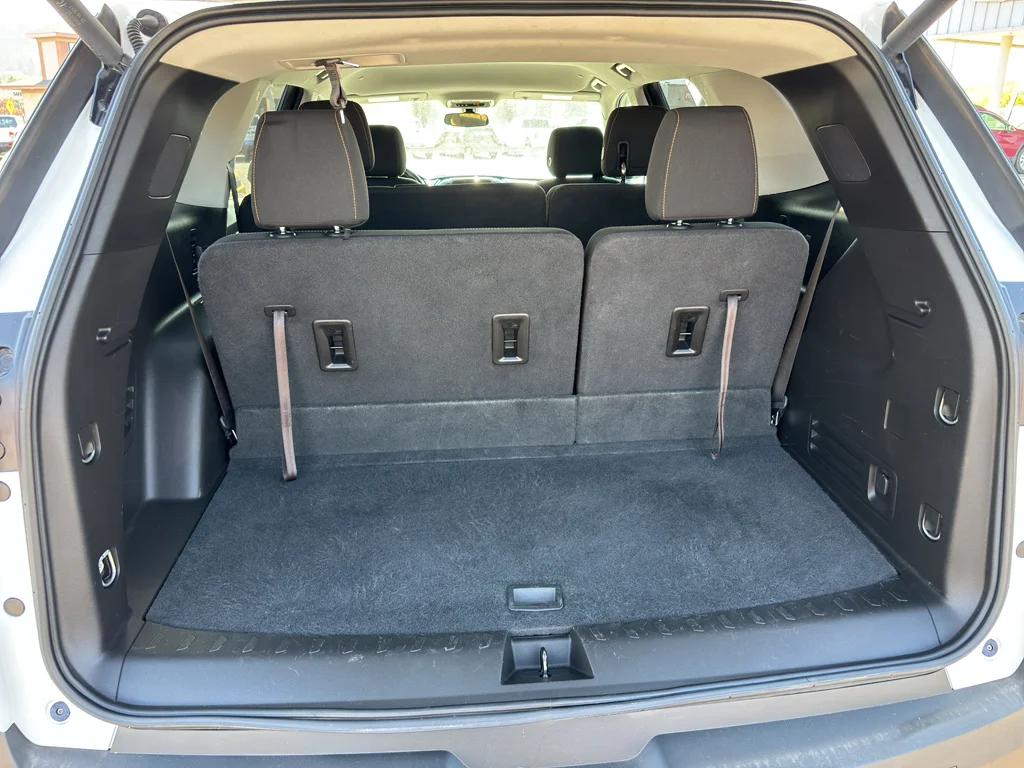 Used 2018 Summit White Chevrolet LT Cloth image 15