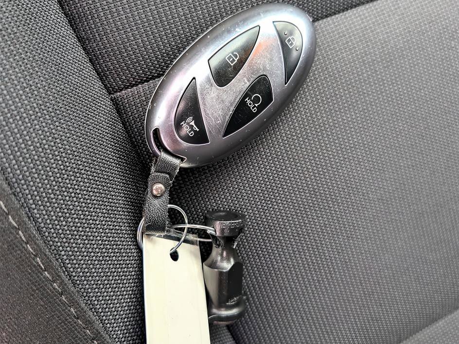 Used 2025 Cyber Gray Metallic Hyundai SEL image 30
