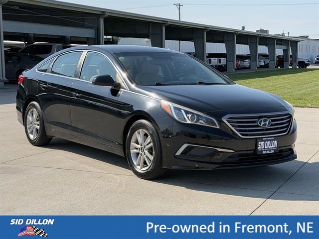 Used 2017 Hyundai Sonata SE with VIN 5NPE24AF1HH449387 for sale in Fremont, NE