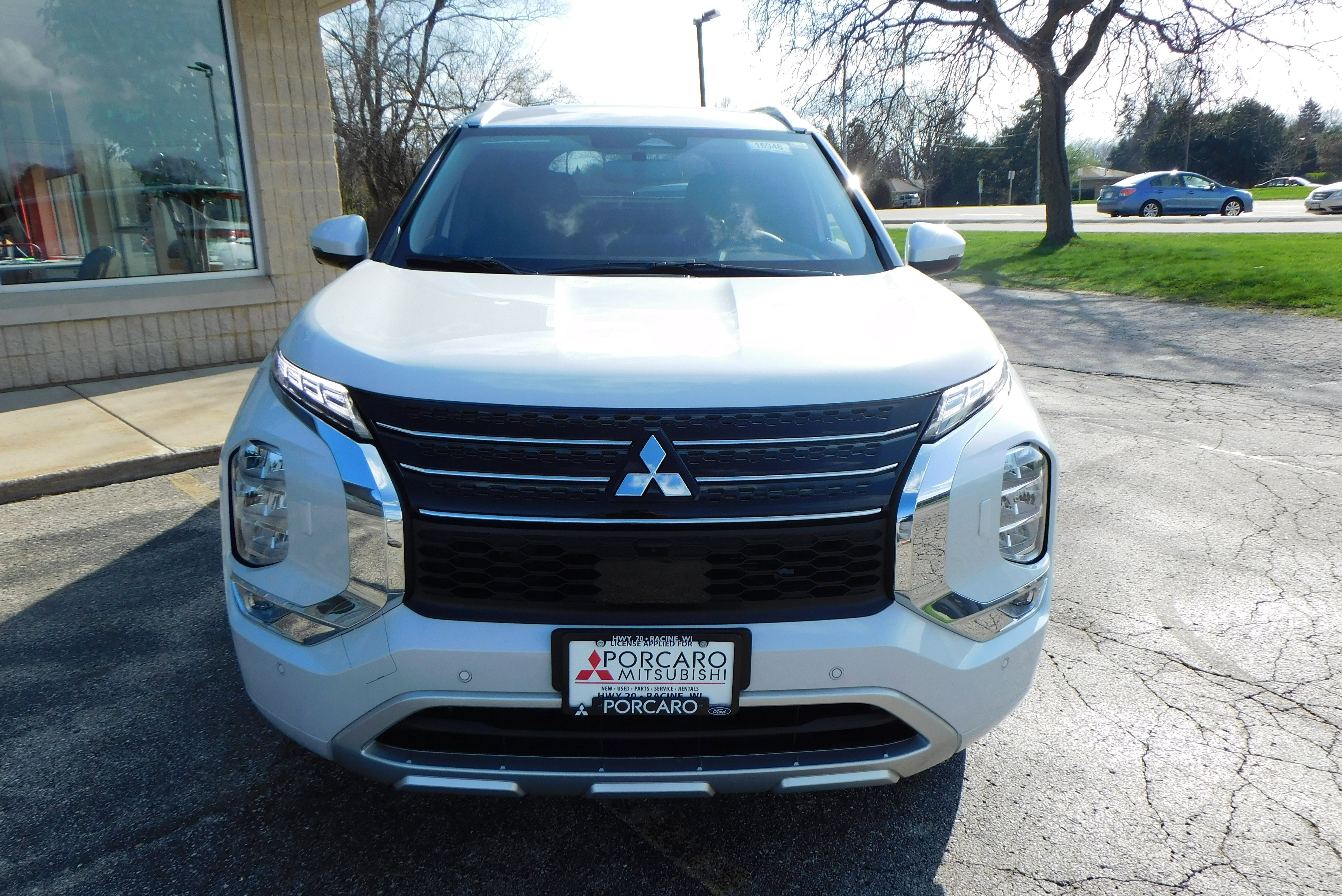 Used 2025 WHITE DIMD Mitsubishi SEL Platinum Edition image 10