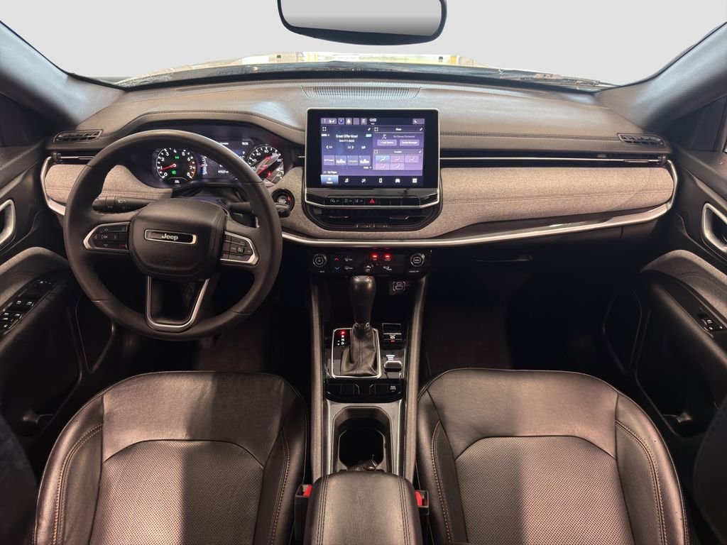 Used 2023 White Jeep Latitude Lux image 27