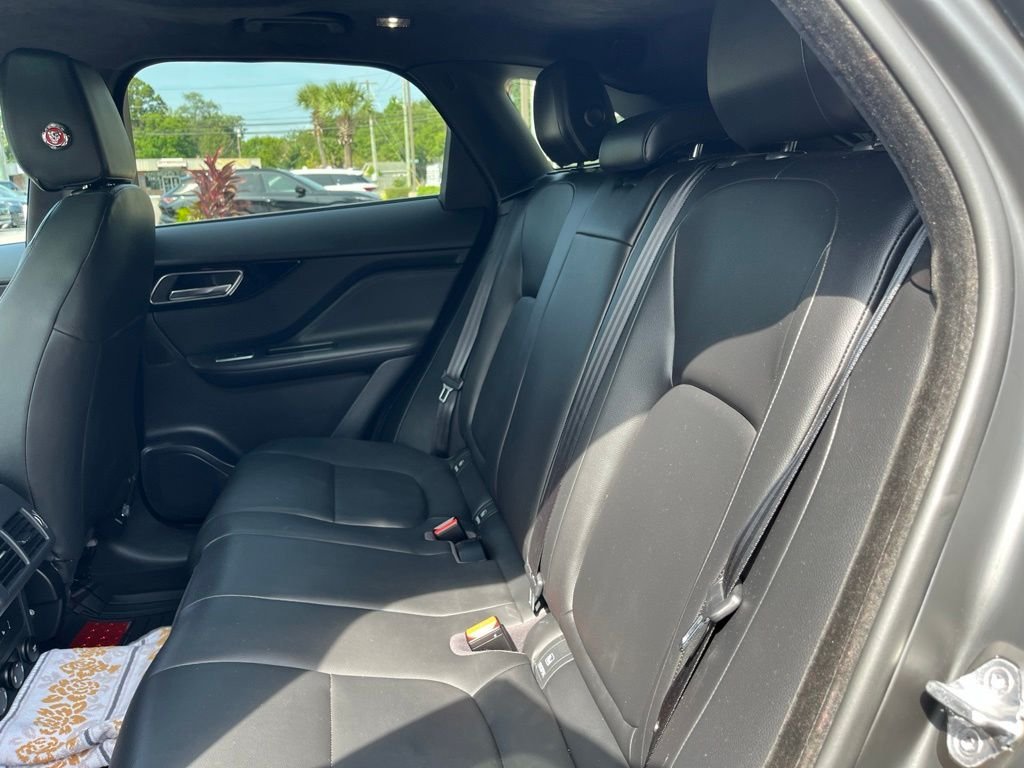 Used 2020 Silver Jaguar 25t Premium image 8