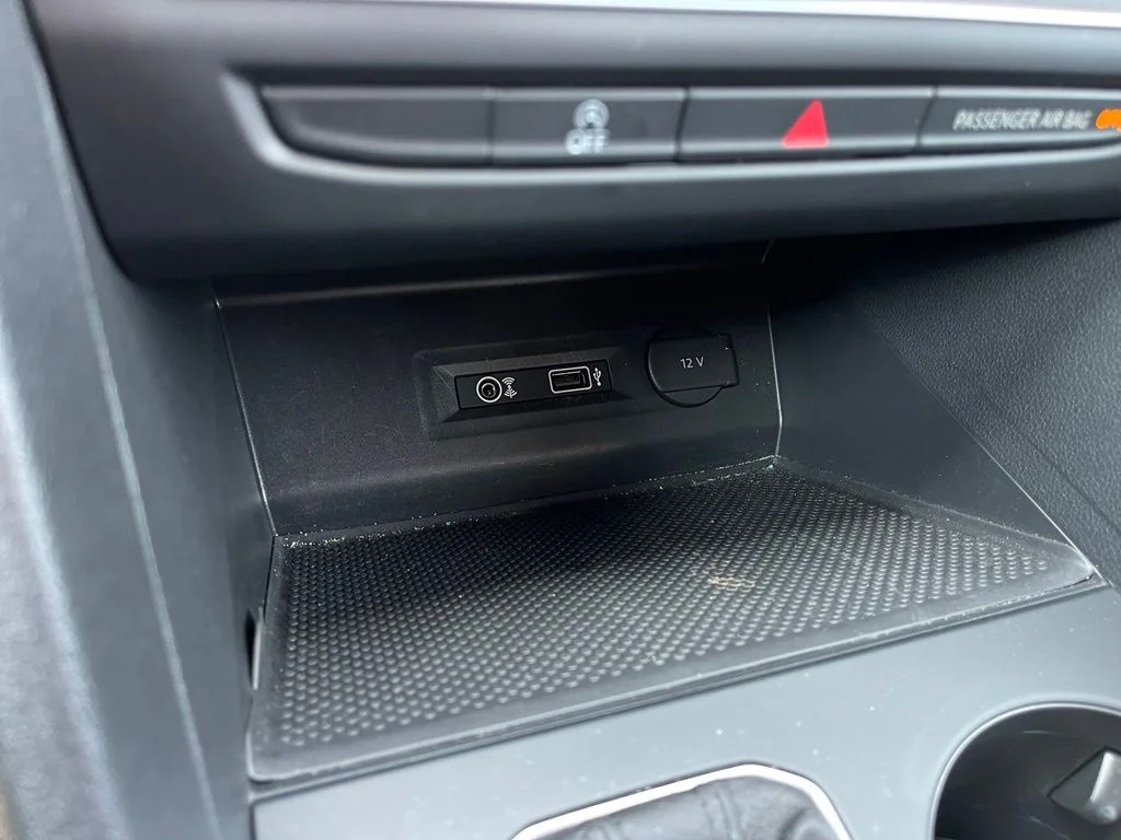 Used 2019 Pacific Blue Metallic Volkswagen 3.6L V6 SE image 14