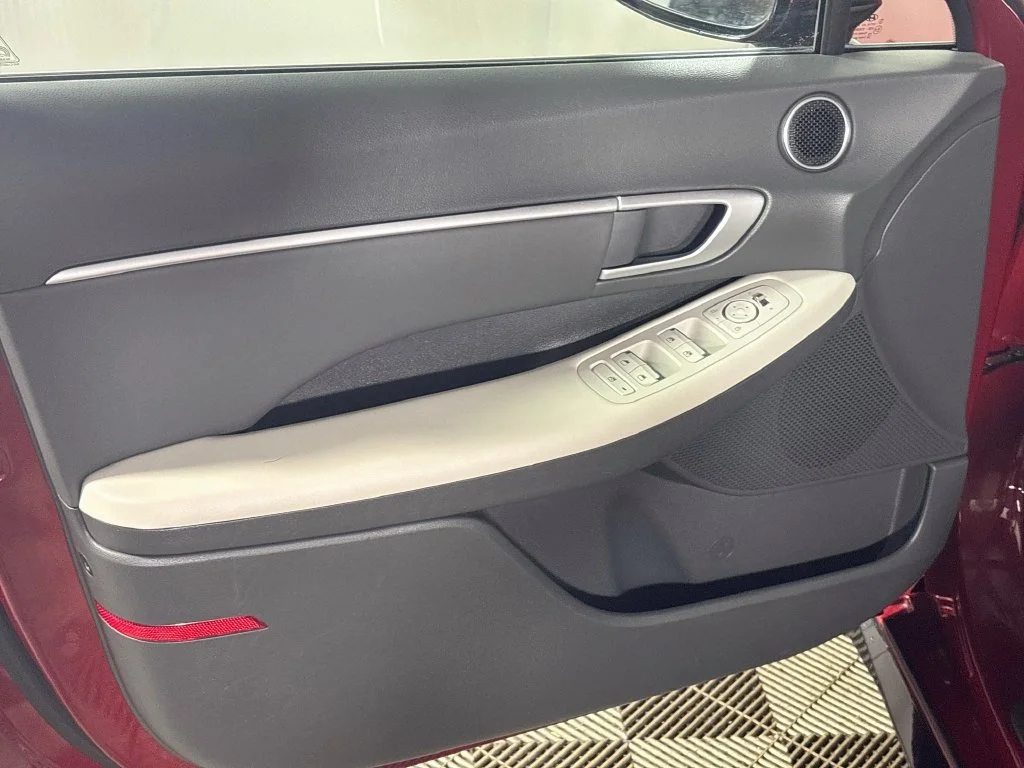 Used 2025 Red Hyundai SEL image 10