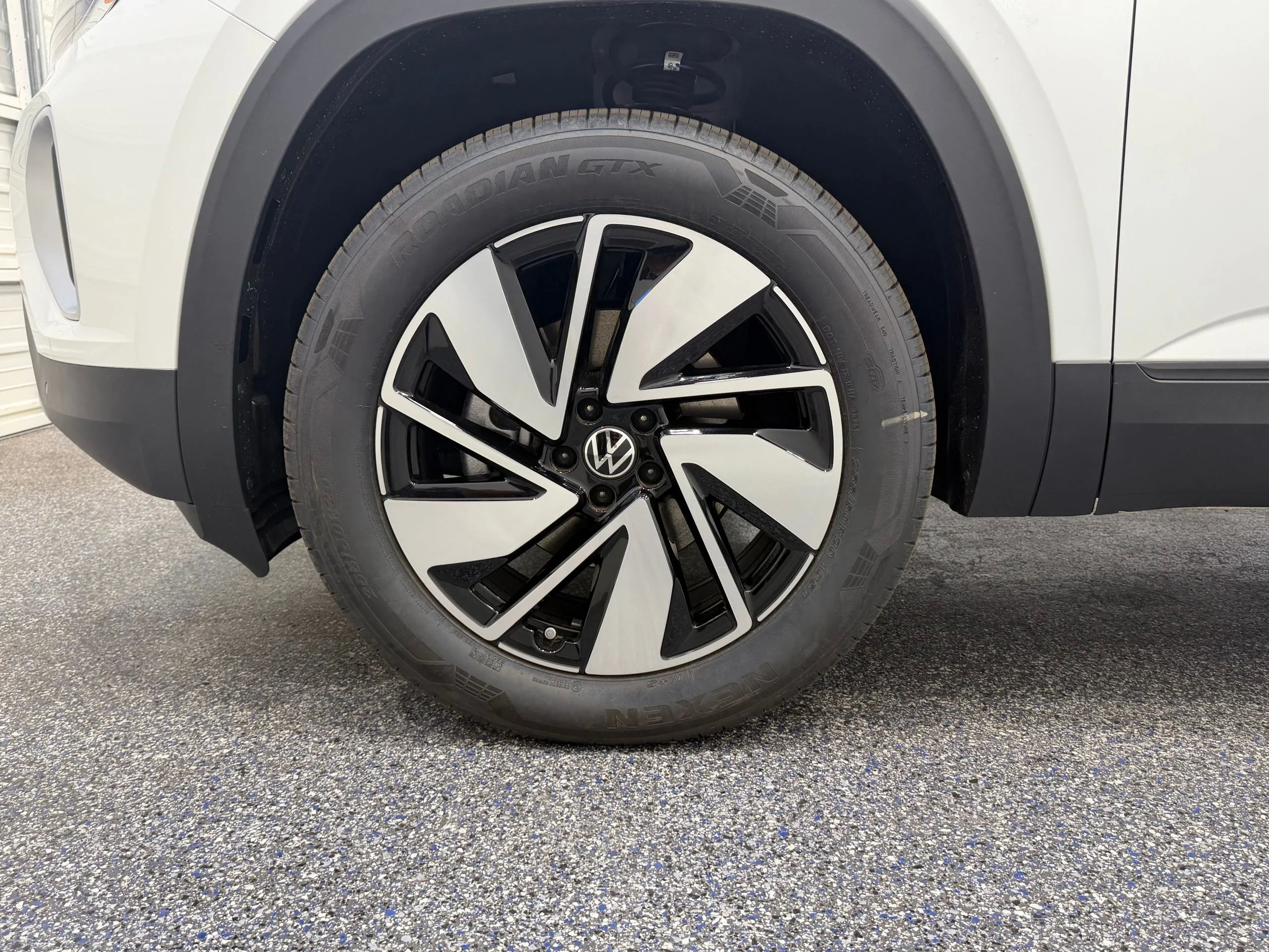 New 2026 White Volkswagen 2.0T SE w/Technology image 11