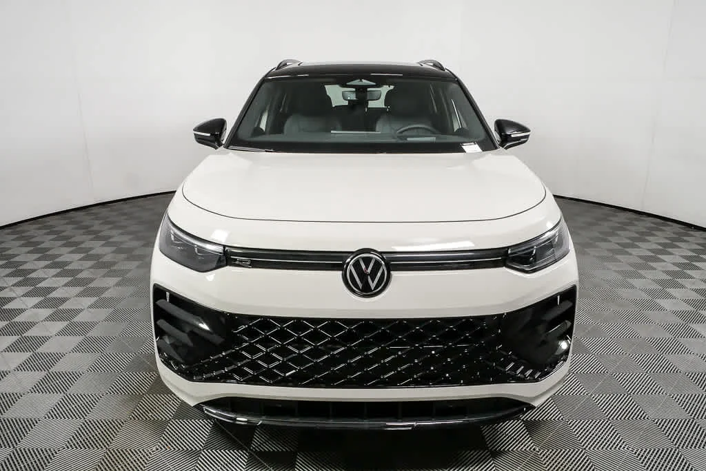 New 2026 Sandstone w/Deep Black Roof Volkswagen SE R-Line Black image 26