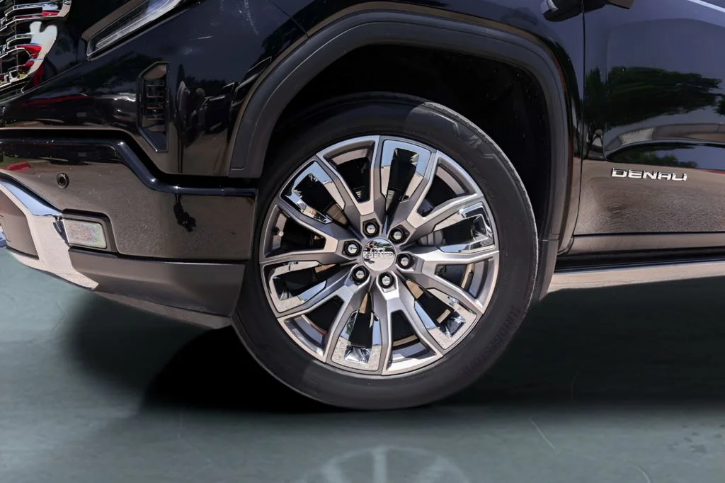 Used 2023 Black GMC Denali image 4