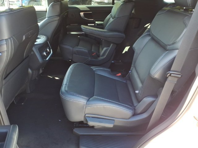 New 2027 Star White Metallic Tri-Coat Ford Platinum image 22