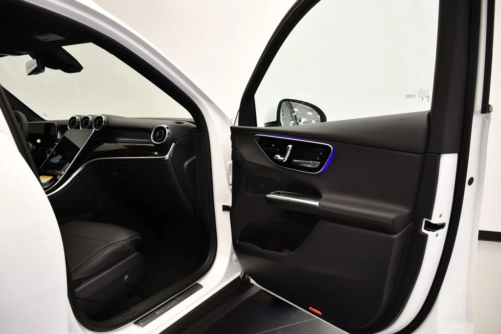 New 2026 Polar White Mercedes-Benz GLC 300 image 45