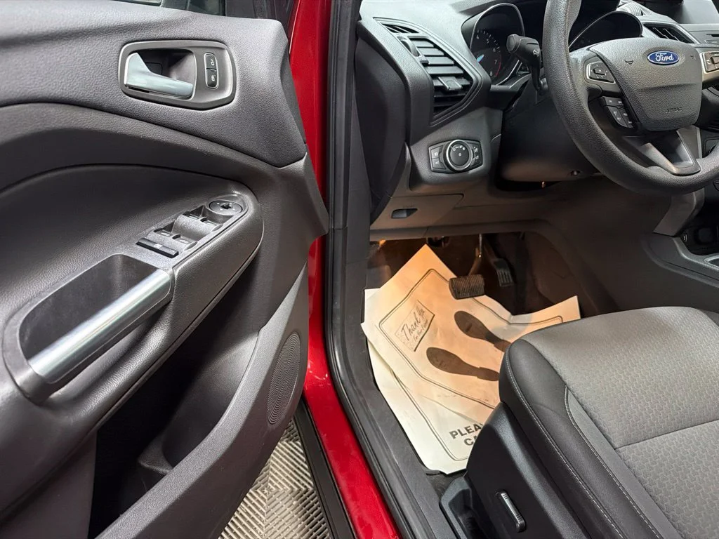 Used 2018 Red Ford SE image 30