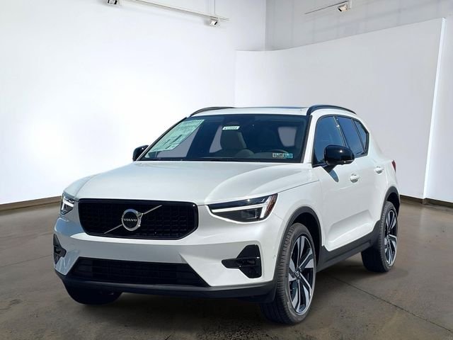 2026 Volvo XC40 B5 Plus