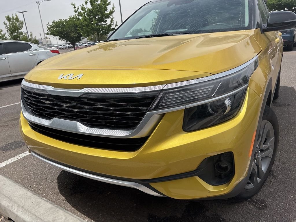 Certified Used 2022 Yellow Kia S image 3