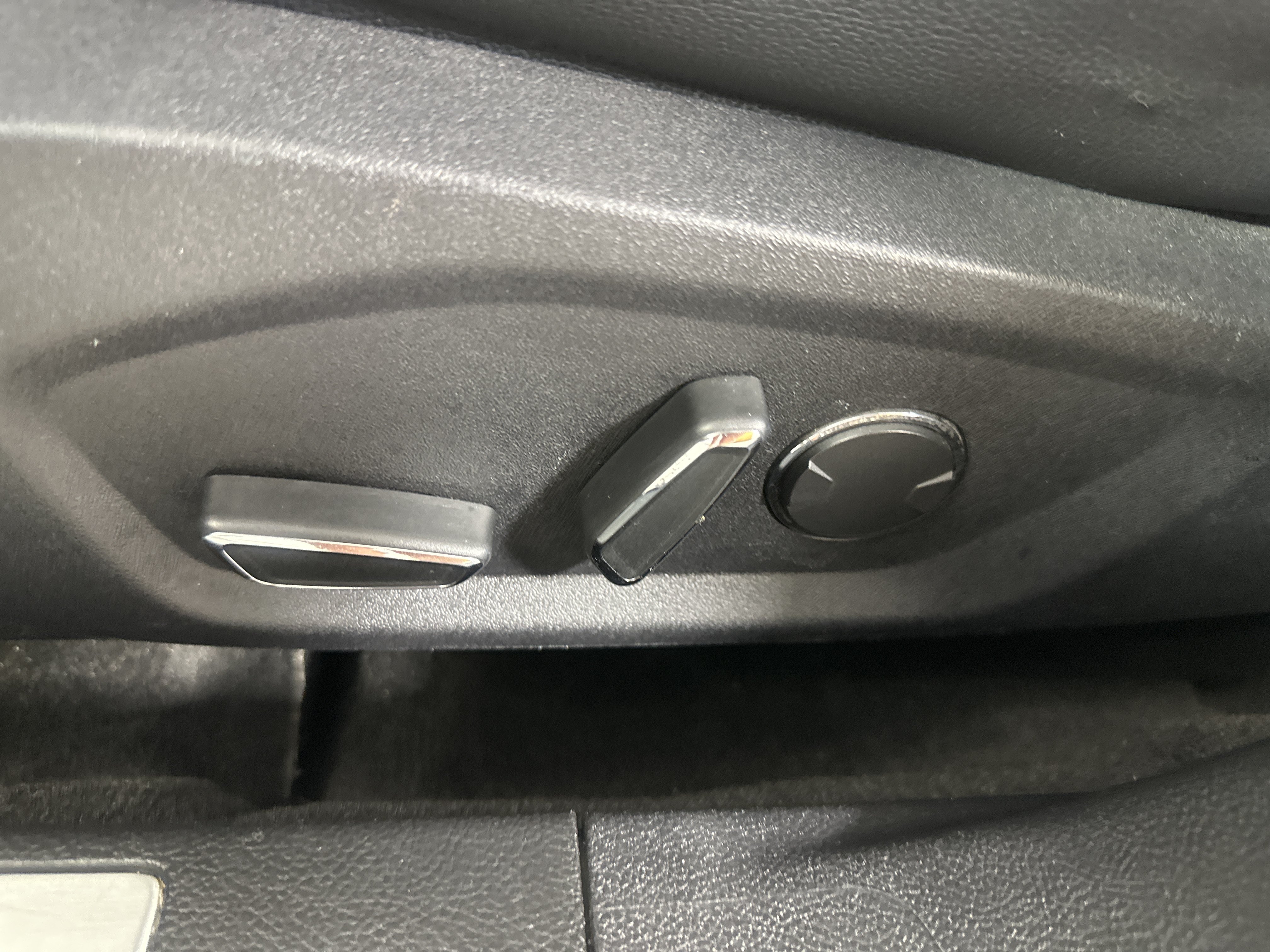 Used 2019 Silver Ford Titanium image 10