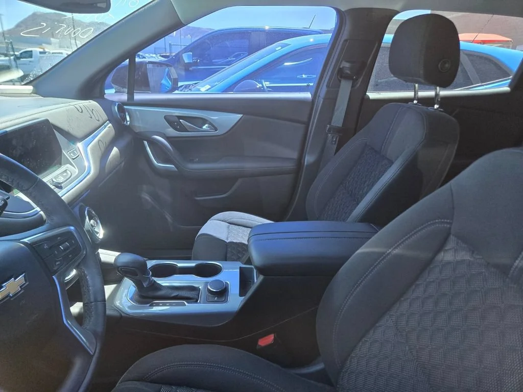 Used 2020 SUMMIT WHITE Chevrolet LT image 3