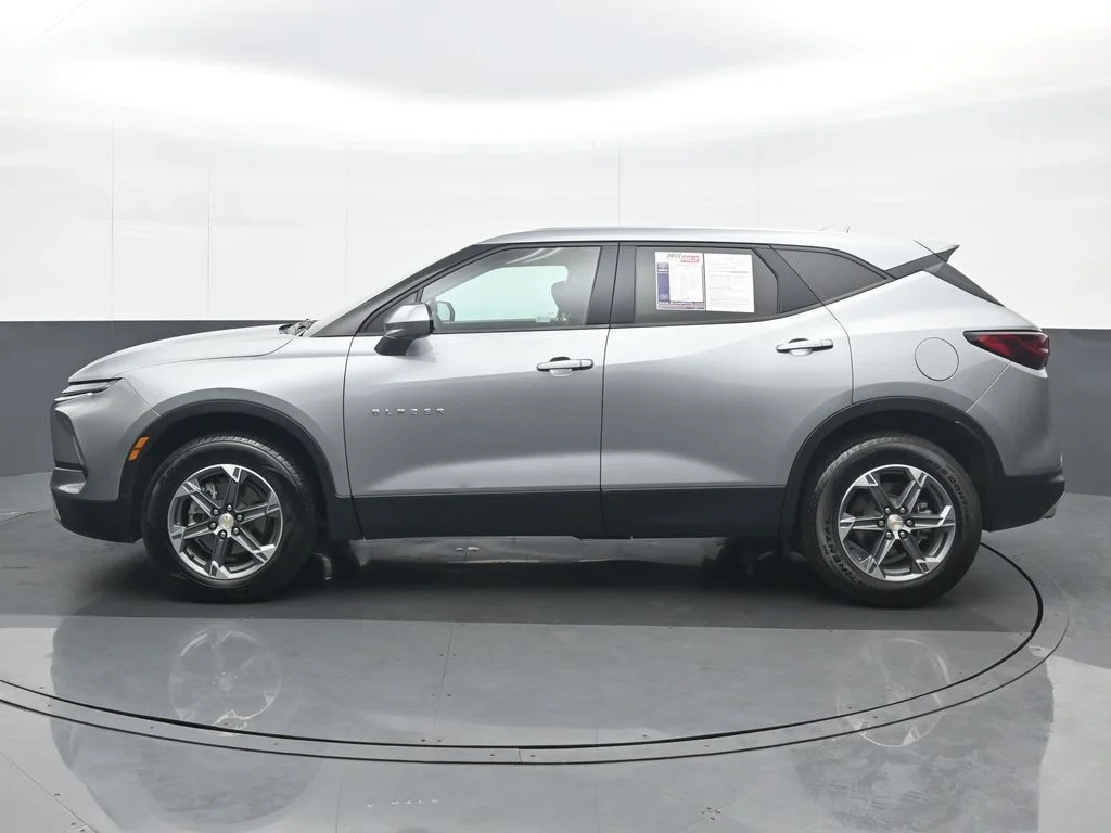 Used 2025 Gray Chevrolet LT image 3