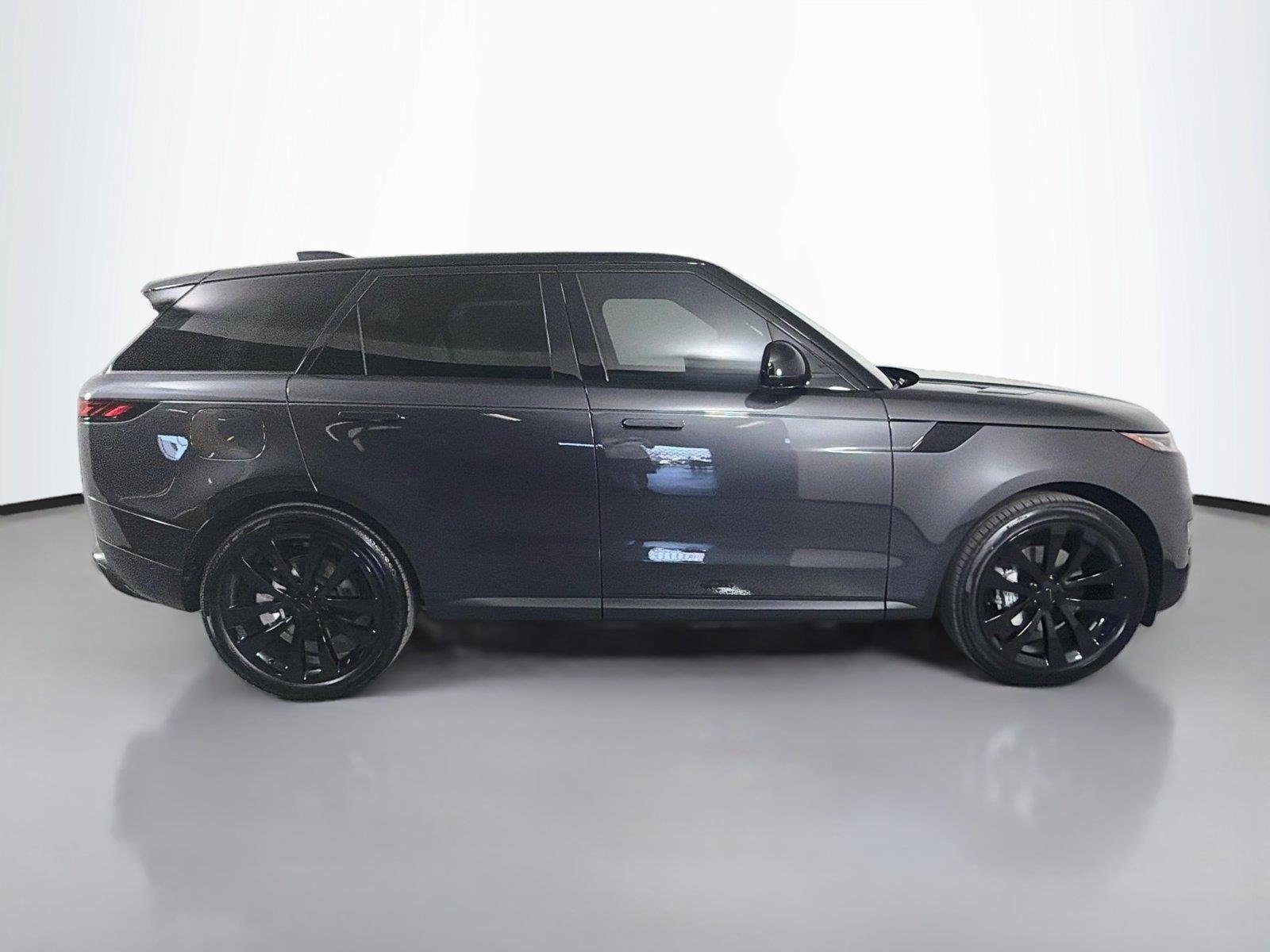 New 2026 Carpathian Grey Land Rover SE image 4