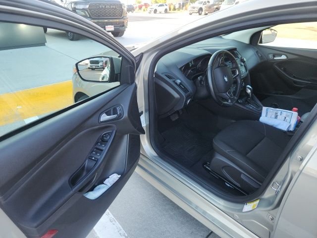 Used 2016 Beige Ford SE image 6