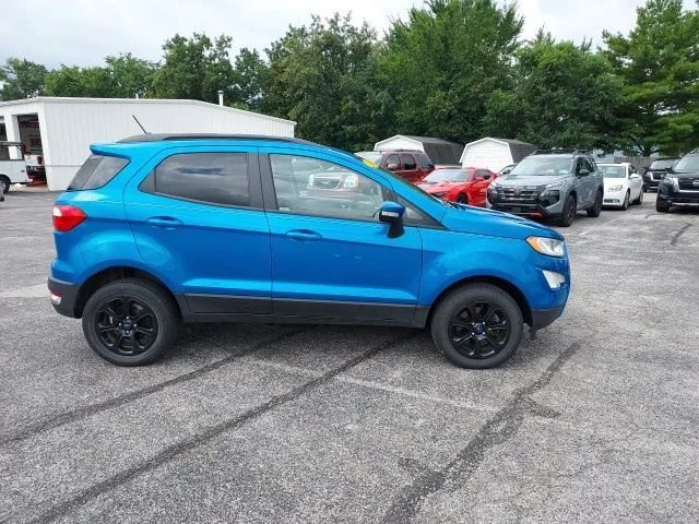 Used 2019 Blue Ford SE image 3