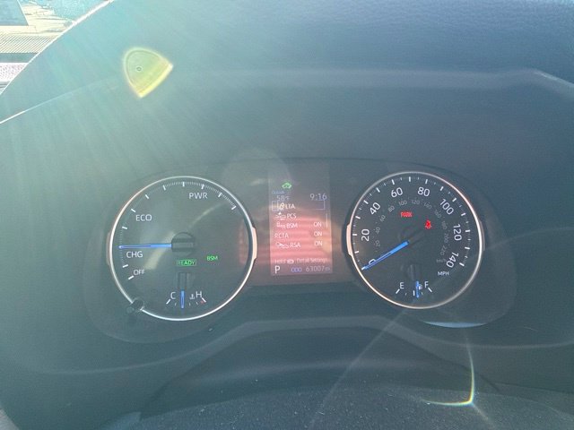 Used 2022 White Toyota XLE image 19